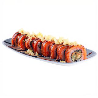 Uramaki z opalanym łososiem teriyaki i węgorzem w tempurze