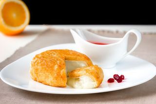 Panierowane serki camembert z sosem