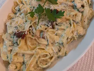 Tagliatelle z kurczakiem i szpinakiem 450g