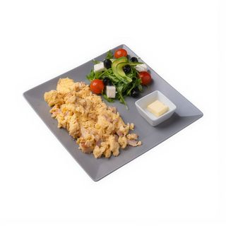 Jajecznica na boczku  3 szt. + bułka