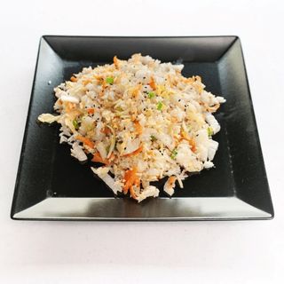 Wołowina smażona z ryżem, jajkiem i warzywami