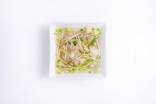 Rosół z makaronem ryżowym i wołowiną poj 0.5l