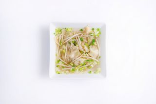 Rosół z makaronem sojowym i kurczakiem poj 0.5l