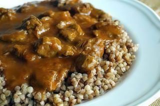 Gulasz wieprzowy duszony w sosie