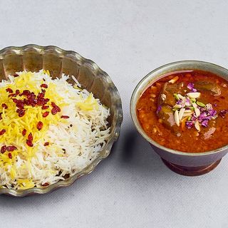 Gheymeh z okrą i mięsem