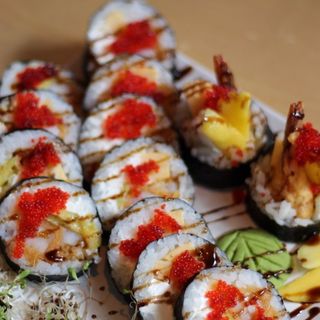 Futomaki Shrimp tempura with fruit 12szt