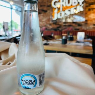 Kropla Beskidu Woda Niegazowana 330ml