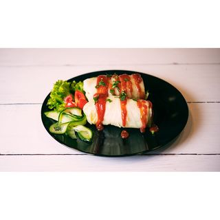 Gołąbek z mięsem w sosie pomidorowym