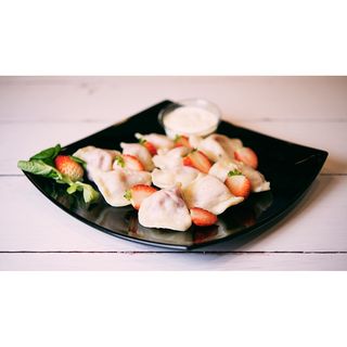 Pierogi z truskawkami 8szt