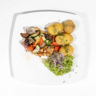 Schab grillowany na grillowanych warzywach