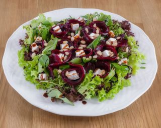 Sałatka z pieczonymi buraczkami 