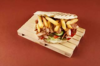 Kebab wołowy z frytkami 600g