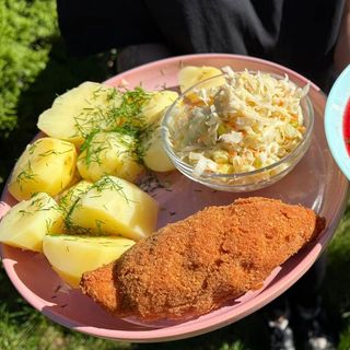 Kotlet devolay z masłem