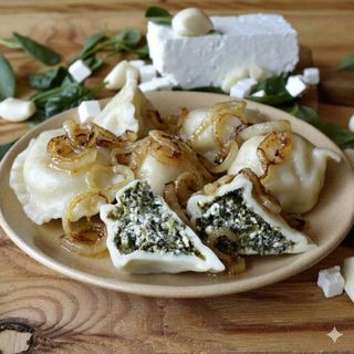 Pierogi ze szpinakiem, serem i czosnkiem 6 szt