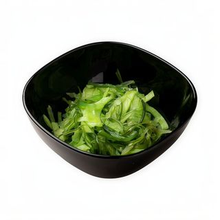 Wakame z białą rzepą