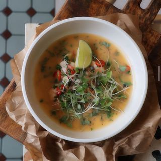 Krewetki w emulsji winno-maślanej z sambalem