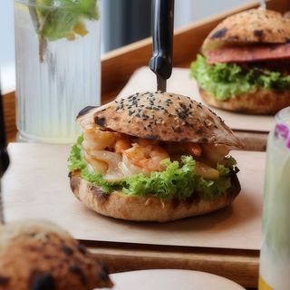 BUŁA Z KREWETKĄ TOM-YUM 