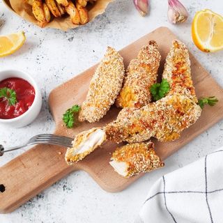 Nuggetsy + frytki + surówka+ sok Cappy 0,25