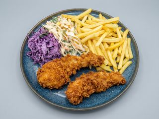 Stripsy z kurczaka w panierce z sosem