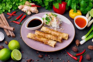 Sajgonki nadziewane z krewetkami, mięsem i warzywami 3szt