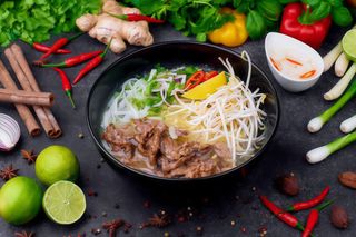 Pho bo tai lan z wołowiną smażoną