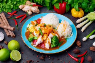 Kurczak z warzywami w sosie słodko-kwaśnym