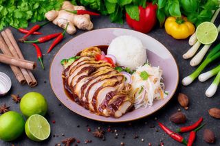 Udka z kurczaka z warzywami w sosie pikantnym