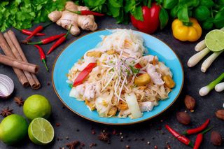 Makaron smażony z kurczakiem