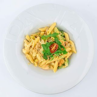 Penne z kurczakiem i brokułami w sosie gorgonzola