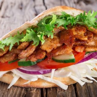 Bułka kebab z frytkami mega 