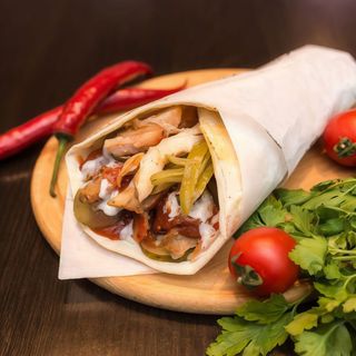 Tortilla z surówką mega