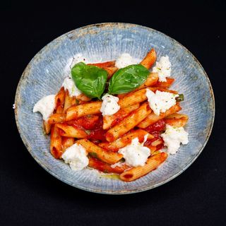 Rurki w sosie pomidorowym