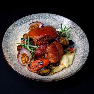 Trybowana golonka po bawarsku z włoszczyzną