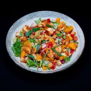 Sałatka z kurczakiem i mandarynką,