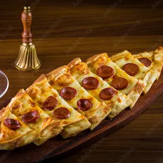 Pide z sucuk