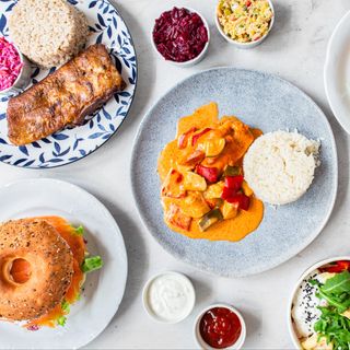 Zraz z karkówki w sosie z dodatkami