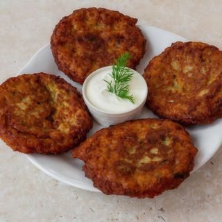 Placki ziemniaczane, śmietana