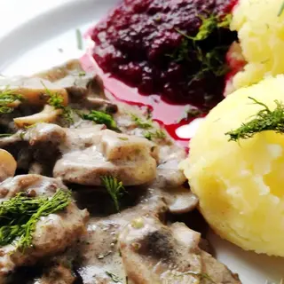 Wątróbka z pieczarkami i cebulką