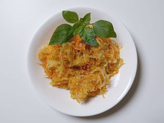 surówka z kapusty kwaszonej i marchewki