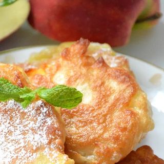 Placki jabłkiem i cukrem