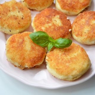 Kotleciki sarmackie z puree i buraczkami