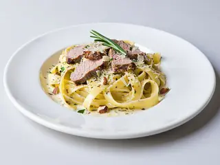 Tagliatelle z polędwiczkami w sosie śmietanowym