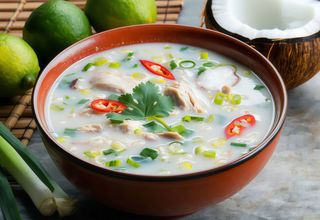 Zupa Tom Kha z kurczakiem