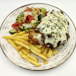 Filet z piersi kurczaka zapiekany z pieczarkami i serem