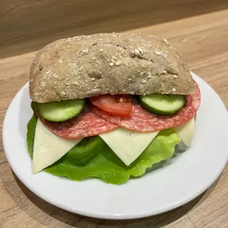 kanapka ser i salami 