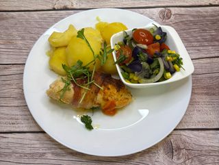 Roladka drobiowa w boczku 