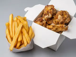 Grillowane skrzydełka z kurczaka 40 szt. + 2x frytki