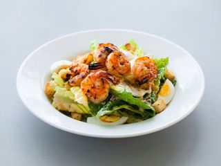 Sałatka z krewetkam marynowanymi