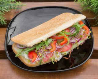 Grillowane panini z mozzarellą i rukolą