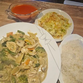 Kurczak w tajskim zielonym curry (ostry) duże